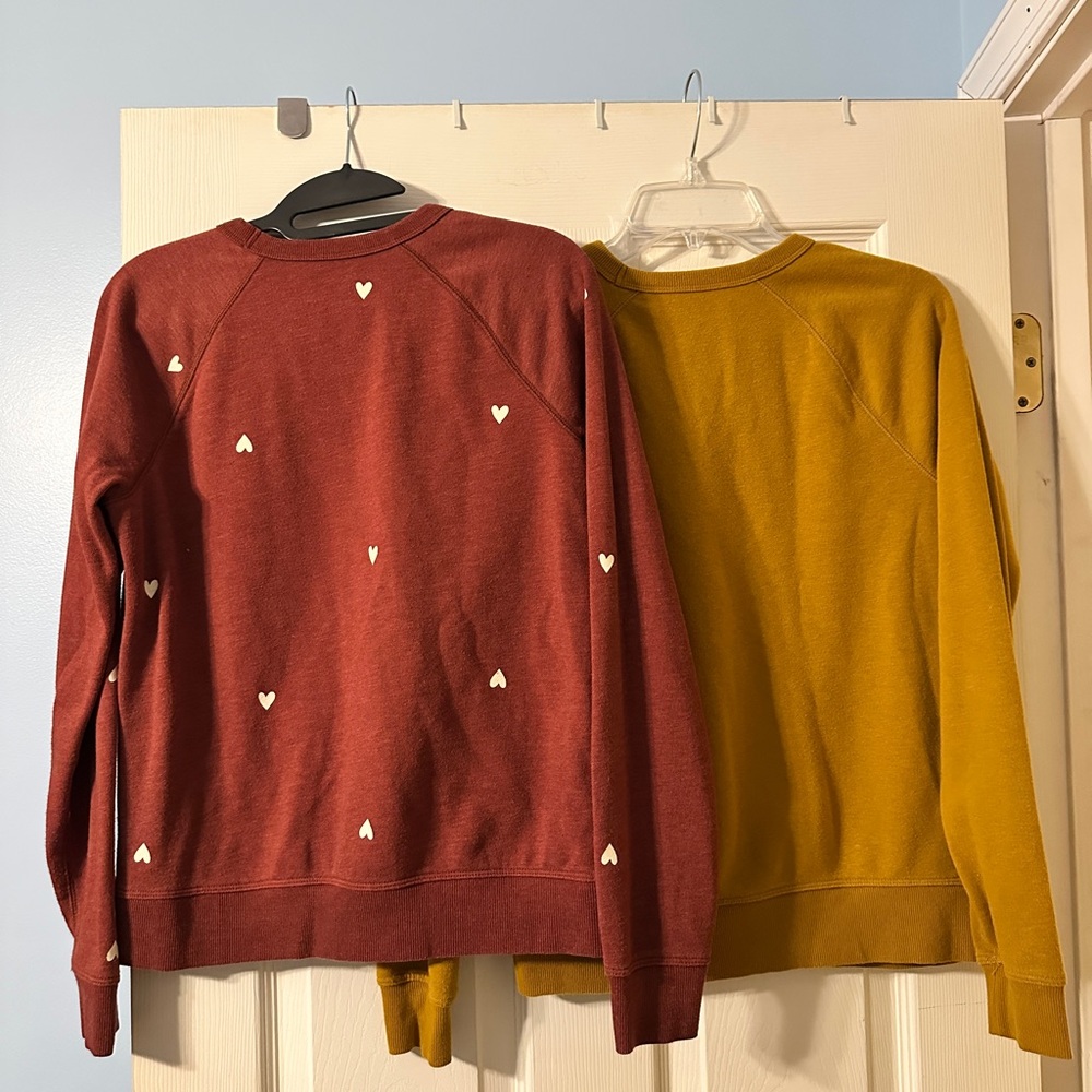 Set of two women’s Sonoma crewnecks